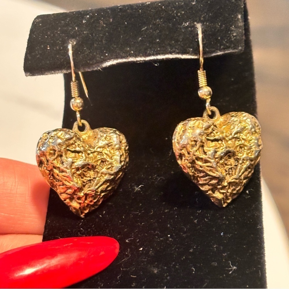 Vintage heavy gold tone heart dangle earrings pierced ears